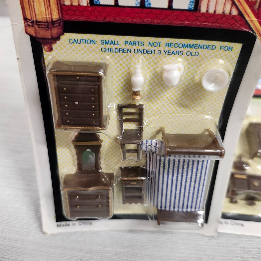 2 Miniature Dollhouse Furniture Micro Display - Picture 5 of 5